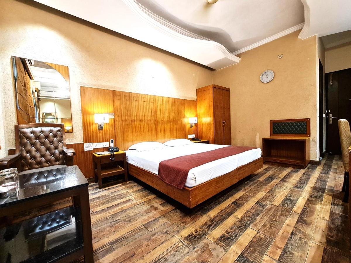 Hotel Royal Castle Grand Нью-Дели Экстерьер фото