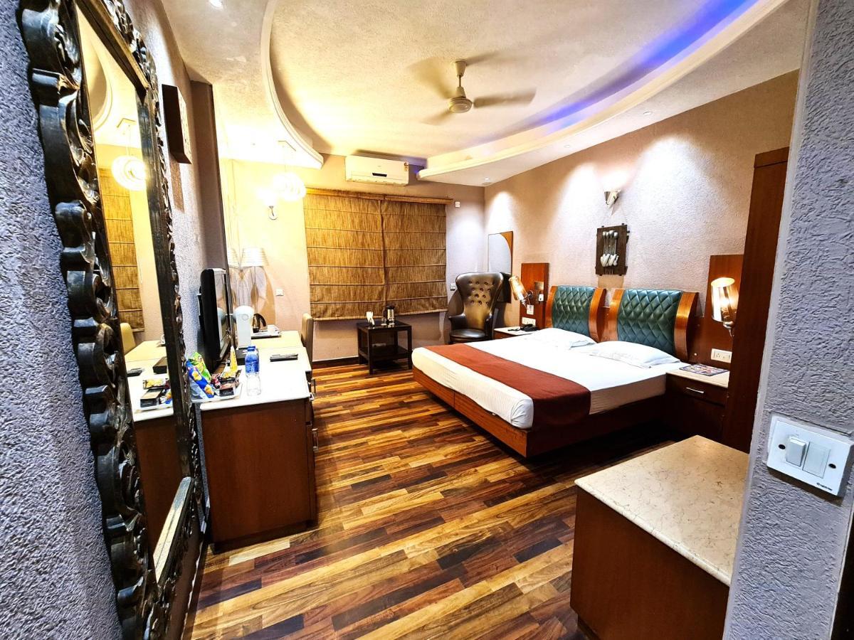 Hotel Royal Castle Grand Нью-Дели Экстерьер фото